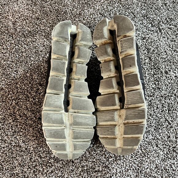 On Running Cloud 5 Running Shoes Size 8.5 Womens Black Comfort Trainers - Picture 3 of 6